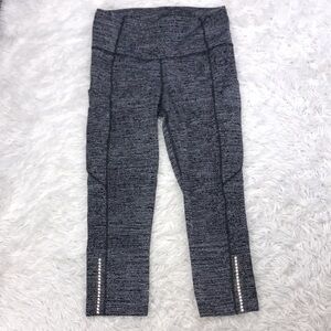 Lululemon Fast & Free Crop II *Nulux 19"
Twillines Ice Grey Black